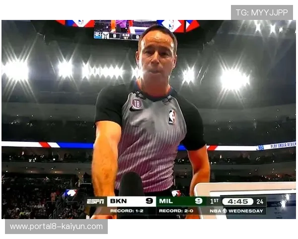 杜兰特三分遭亨特垫脚，裁判回看吹罚一级恶犯